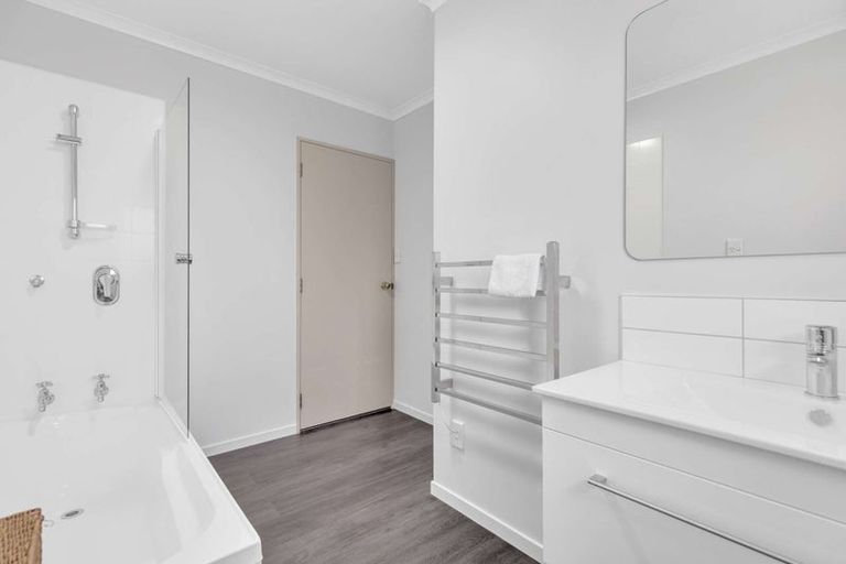 Photo of property in 14a Carthew Street, Feilding, 4702