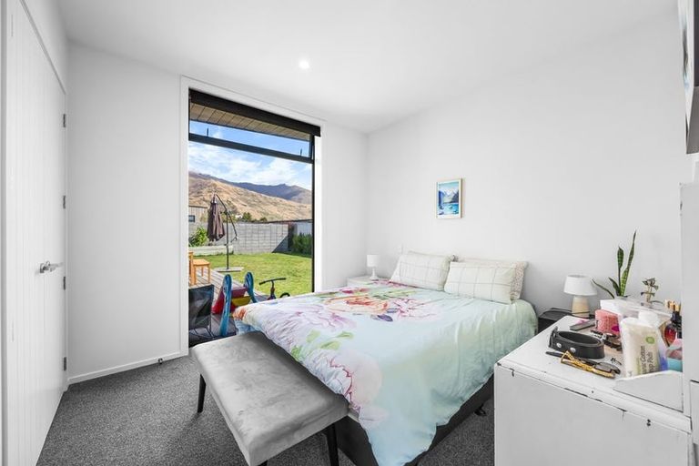 Photo of property in 18 Stackbrae Avenue, Wanaka, 9305
