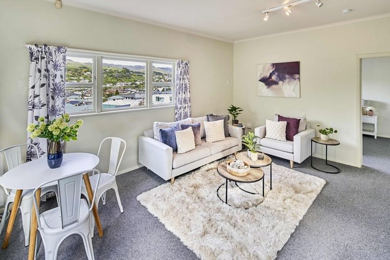 Photo of property in 7 Hampton Hill Road, Tawa, Wellington, 5028