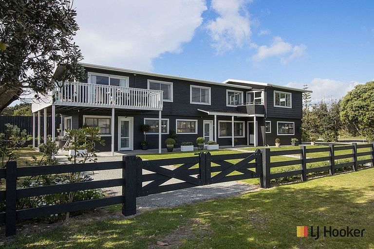 Photo of property in 287 Seaforth Road, Waihi Beach, 3611