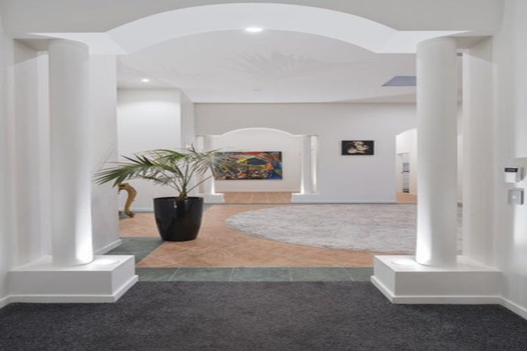 Photo of property in 9 Burgundy Park Avenue, Henderson, Auckland, 0612