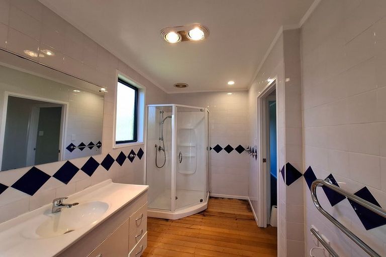 Photo of property in 22a Kirrie Avenue, Te Atatu South, Auckland, 0610