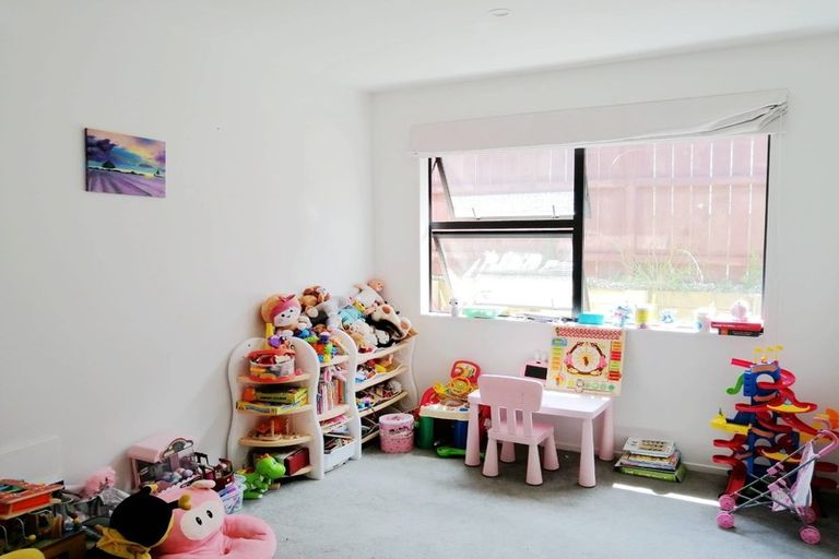 Photo of property in 5 Tararua Street, Massey, Auckland, 0614