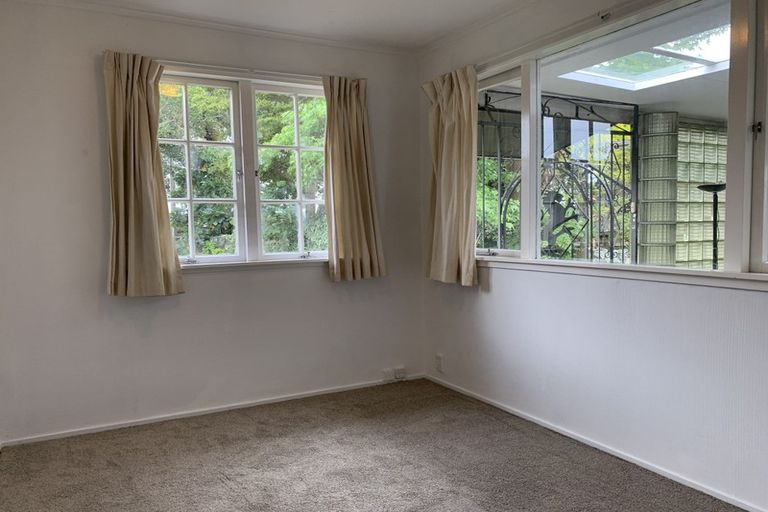 Photo of property in 115 Pupuke Road, Northcote, Auckland, 0627