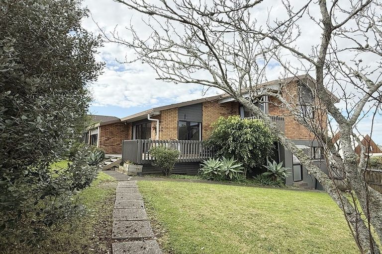 Photo of property in 9 Cambric Place, Botany Downs, Auckland, 2010