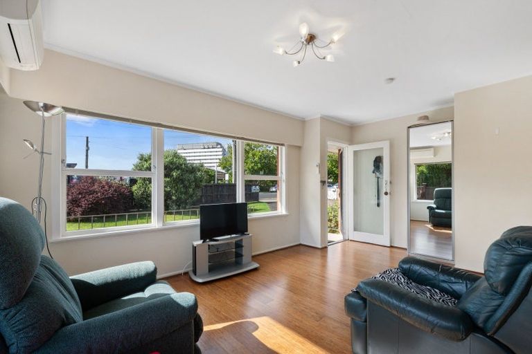 Photo of property in 1/163 Shakespeare Road, Milford, Auckland, 0620