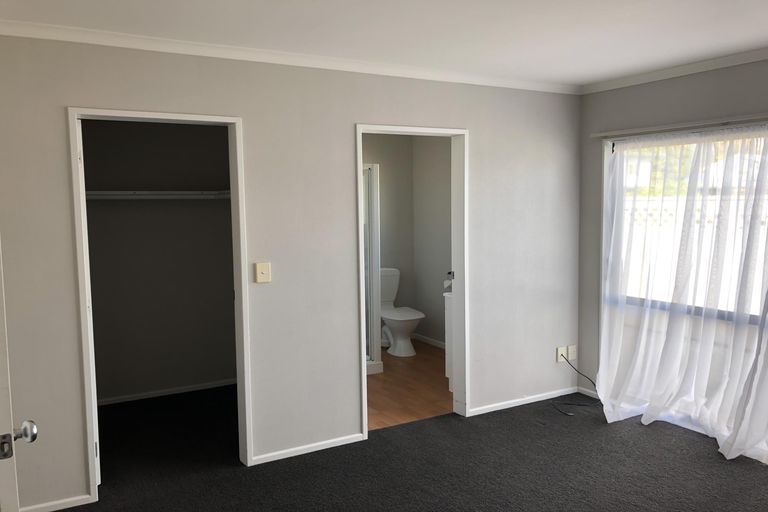 Photo of property in 8 Tiraumea Street, Palmerston North, 4410