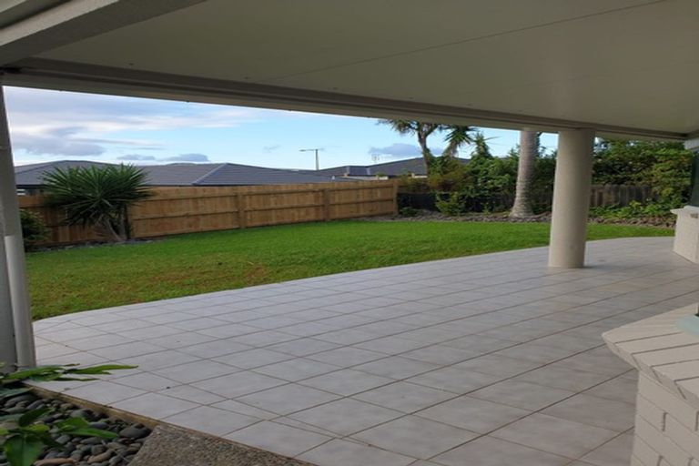 Photo of property in 92 Whangaparaoa Road, Red Beach, 0932