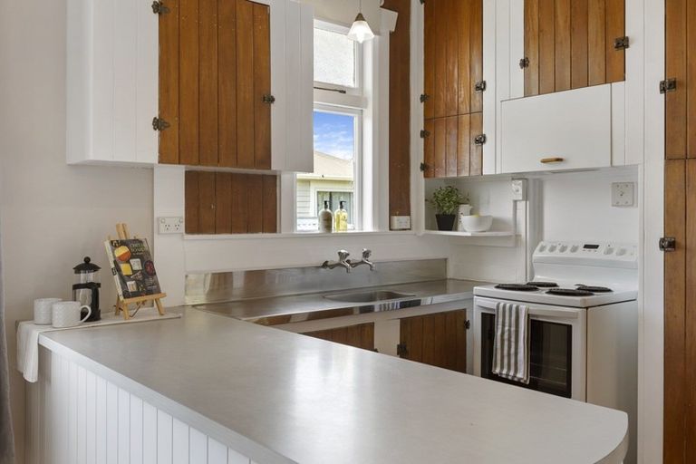 Photo of property in 22 Ngaio Street, Strandon, New Plymouth, 4312