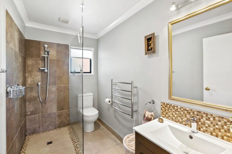 Photo of property in 128 Wairau Road, Oakura, 4314