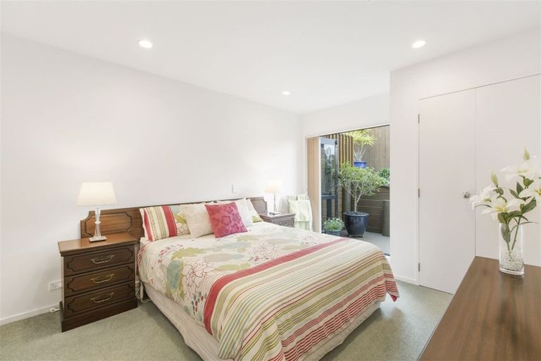 Photo of property in 2/40 Carlisle Road, Browns Bay, Auckland, 0630