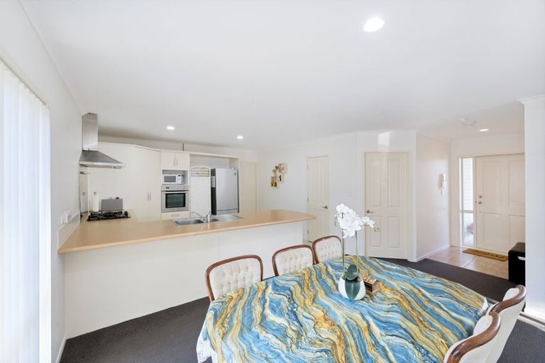Photo of property in 48 San Marino Drive West, Henderson, Auckland, 0612