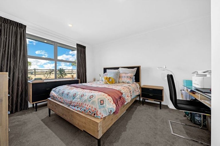 Photo of property in 54 Te Ara Aukati Terrace, Pokeno, 2471