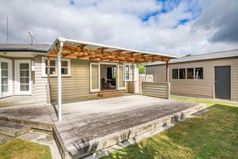 Photo of property in 18 Woburn Place, Takaro, Palmerston North, 4412