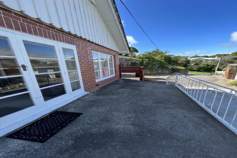 Photo of property in 13a Romney Square, Tawa, Wellington, 5028