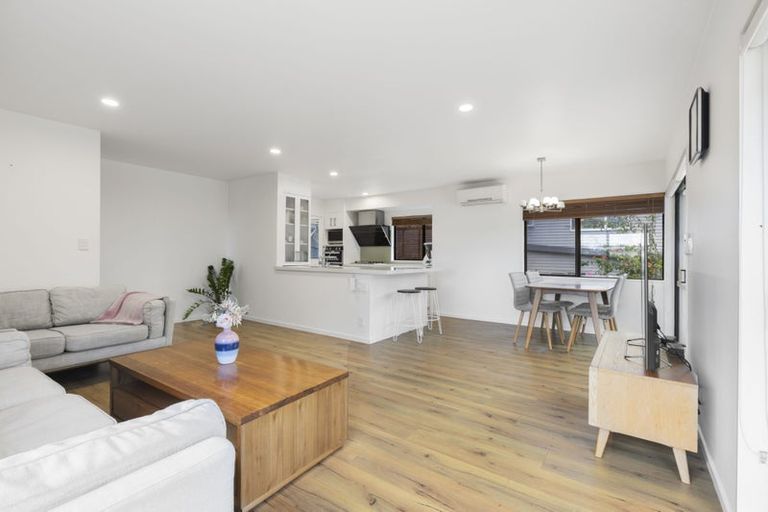 Photo of property in 2/34 Sycamore Drive, Sunnynook, Auckland, 0620