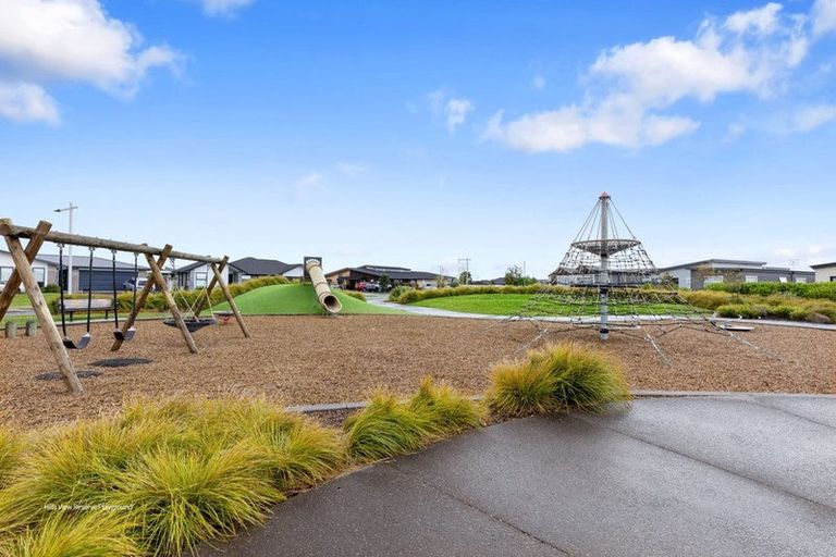 Photo of property in 24 Furlong Road, Papamoa, 3118