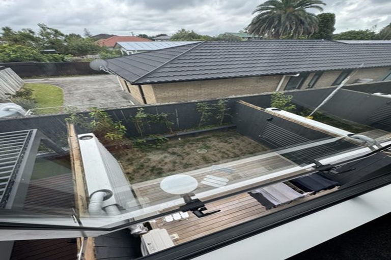 Photo of property in 10/5 Hikurangi Street, Te Atatu Peninsula, Auckland, 0610
