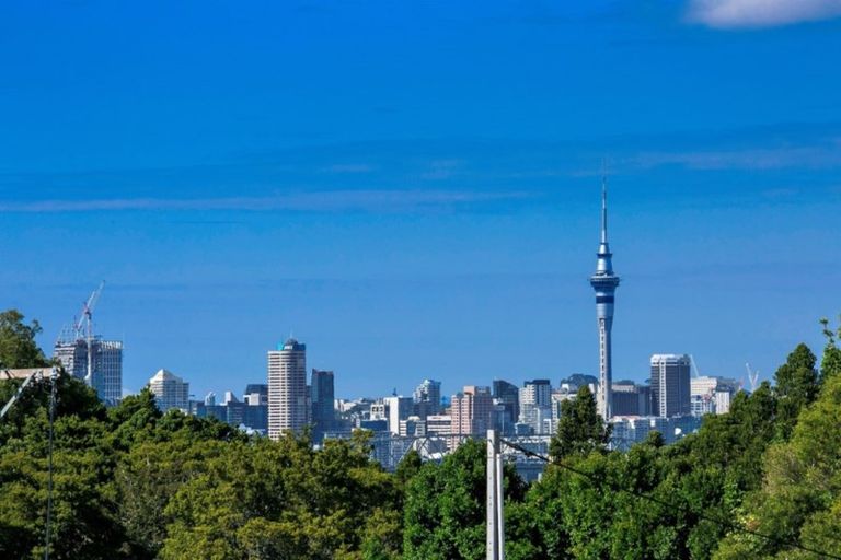 Photo of property in 4/205 Onewa Road, Birkenhead, Auckland, 0626