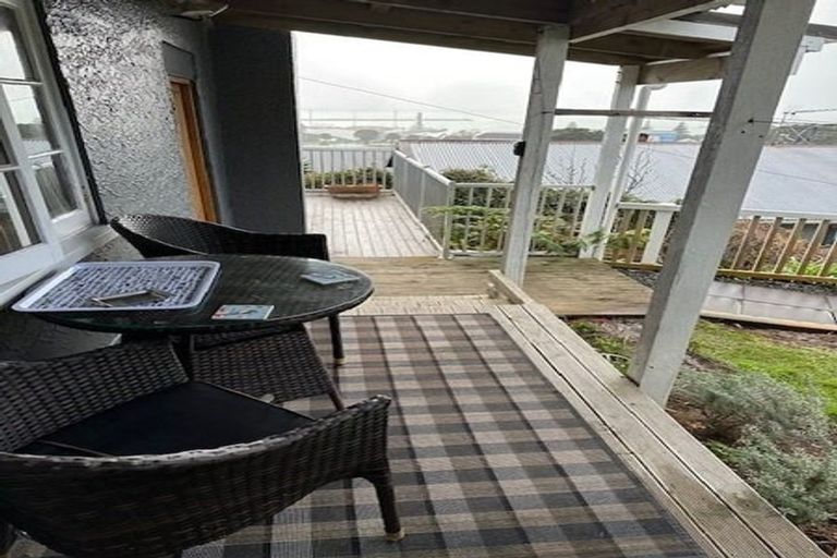 Photo of property in 58 Pioneer Road, Moturoa, New Plymouth, 4310