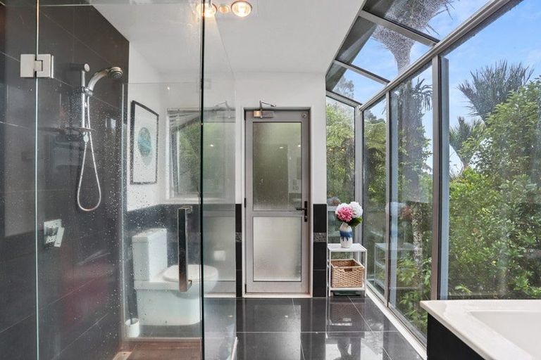 Photo of property in 276 Shaw Road, Titirangi, Auckland, 0604