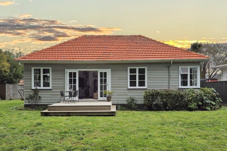 Photo of property in 11 Seddon Street, Naenae, Lower Hutt, 5011