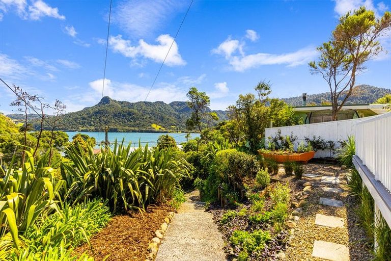 Photo of property in 18 Foster Avenue, Huia, Auckland, 0604