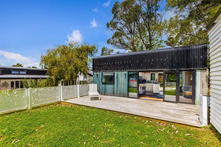 Photo of property in 48 Ngarahana Avenue, Paremoremo, Auckland, 0632