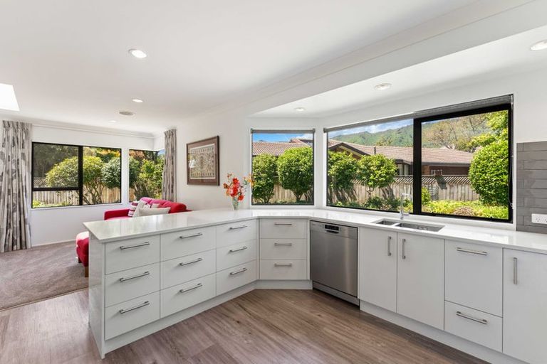 Photo of property in 30 Awanui Drive, Waikanae, 5036