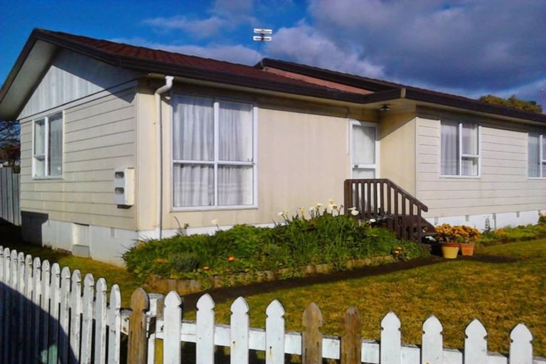Photo of property in 1/6 Penion Drive, Flat Bush, Auckland, 2023