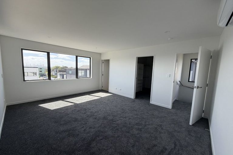 Photo of property in 18 Mataitai Road, Hobsonville, 0618