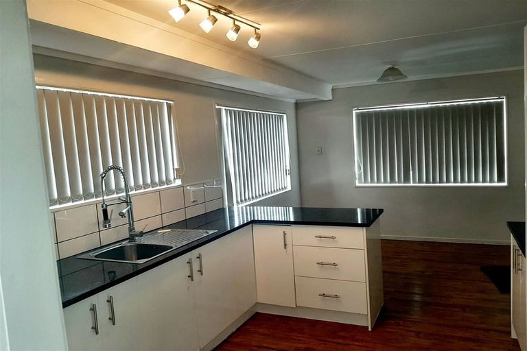 Photo of property in 2/22 Moncrieff Avenue, Clendon Park, Auckland, 2103