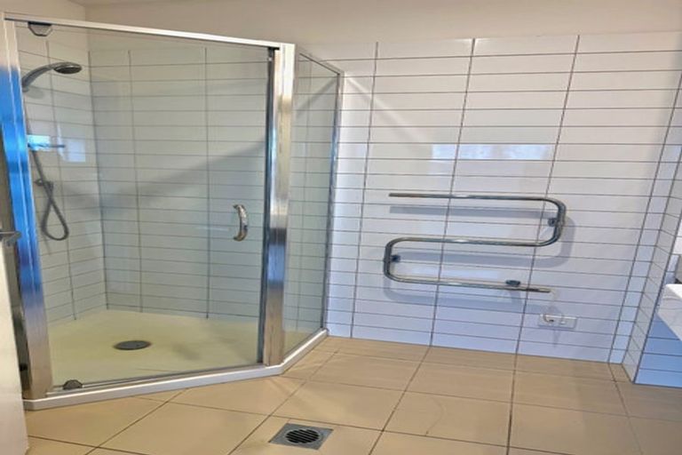 Photo of property in Bella Vista, 2d/84 Gunner Drive, Te Atatu Peninsula, Auckland, 0610