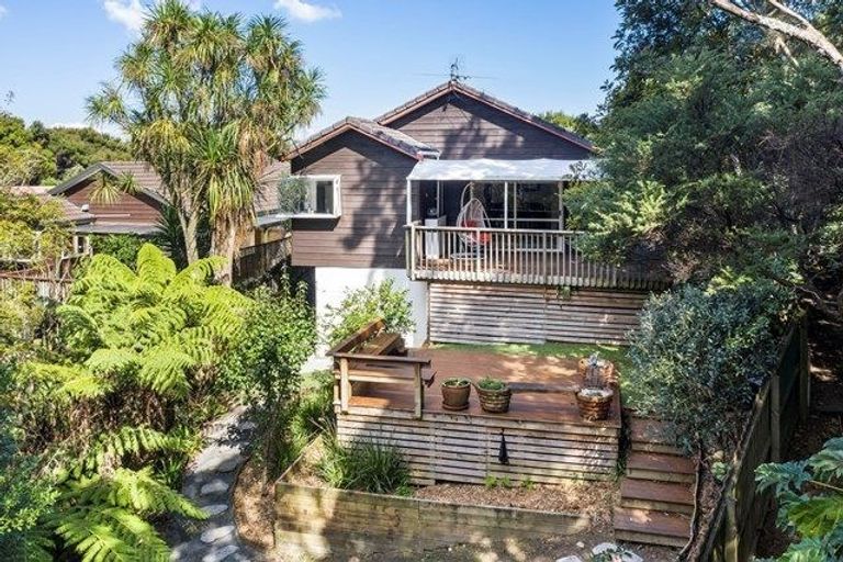 Photo of property in 1/16 Valecrest Place, Bayview, Auckland, 0629