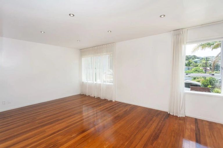 Photo of property in 48 Lyons Avenue, Murrays Bay, Auckland, 0630