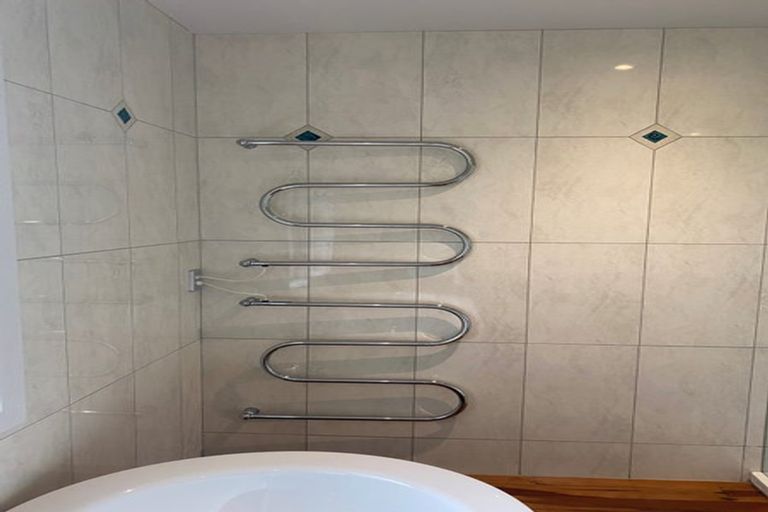 Photo of property in 26 West Lynn Road, Titirangi, Auckland, 0604