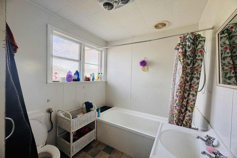 Photo of property in 45 Rangiora Avenue, Roslyn, Palmerston North, 4414