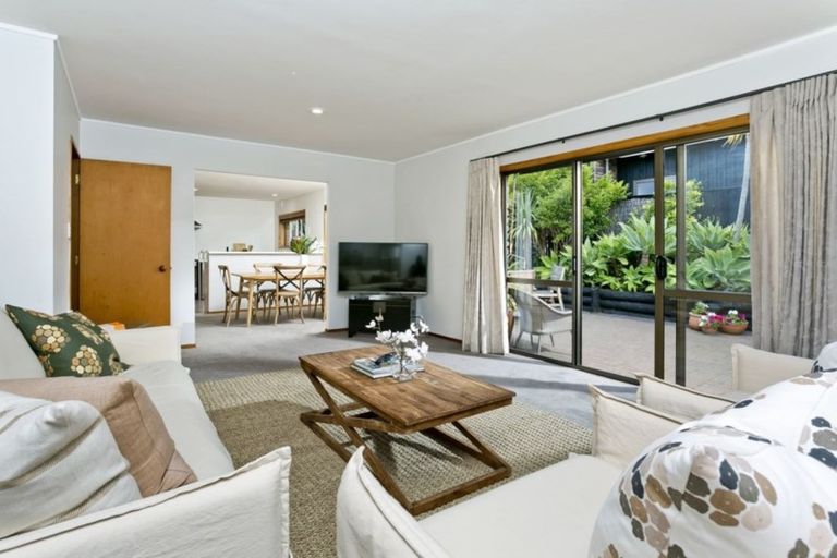 Photo of property in 1/9 Elderwood Lane, Belmont, Auckland, 0622