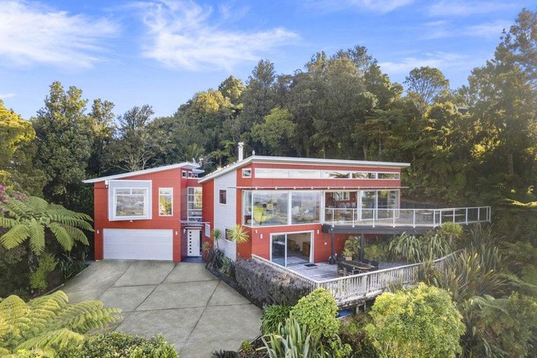 Photo of property in 535 Scenic Drive, Waiatarua, Auckland, 0612