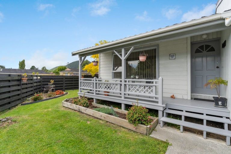 Photo of property in 6a Buckley Grove, Paraparaumu, 5032