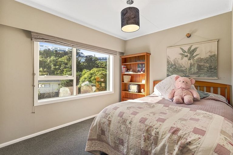 Photo of property in 2 Eskdale Road, Papakowhai, Porirua, 5024