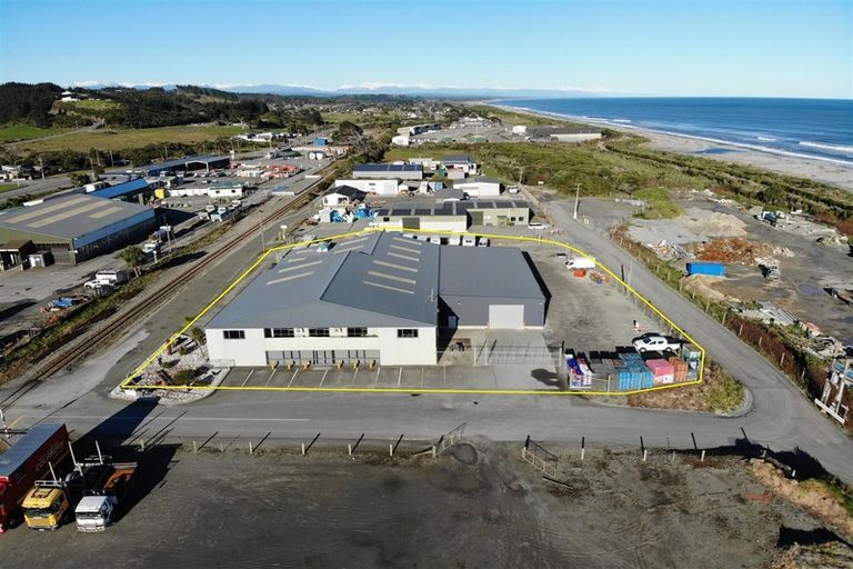 Photo of property in 2 Hewlett Road, Karoro, Greymouth, 7805