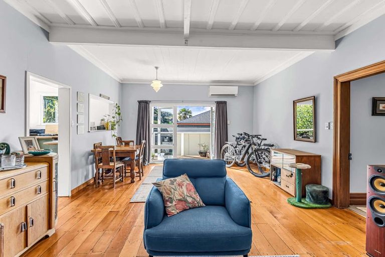 Photo of property in 32 Coote Road, Bluff Hill, Napier, 4110