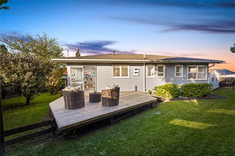 Photo of property in 1/86 Tirimoana Road, Te Atatu South, Auckland, 0602