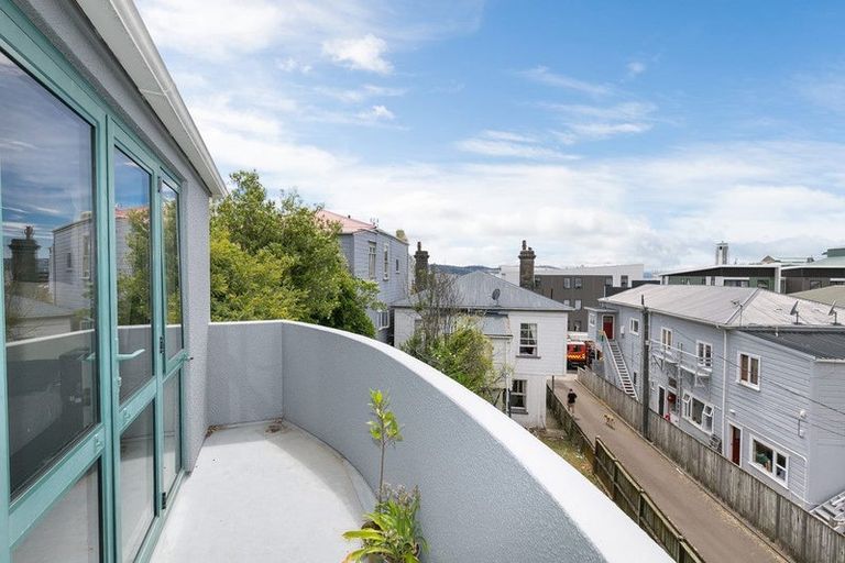 Photo of property in 1 Oak Grove, Mount Cook, Wellington, 6011