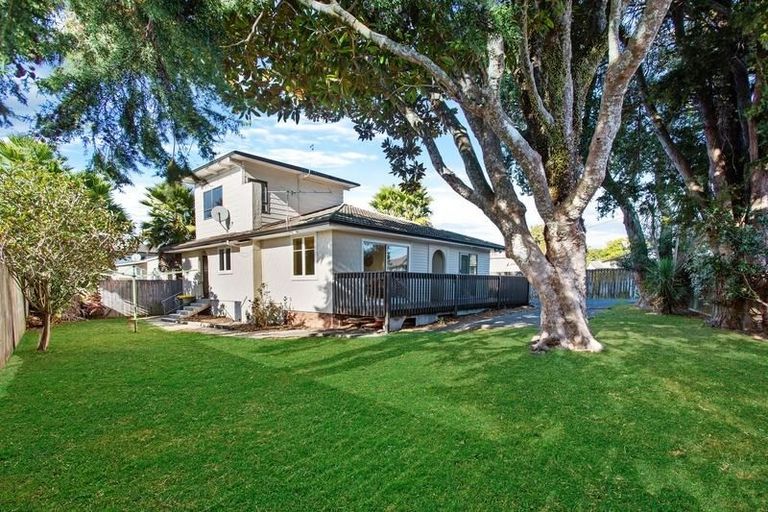 Photo of property in 30 Barrys Road, Glendene, Auckland, 0602