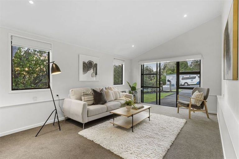 Photo of property in 68 Roberts Road, Glenfield, Auckland, 0629