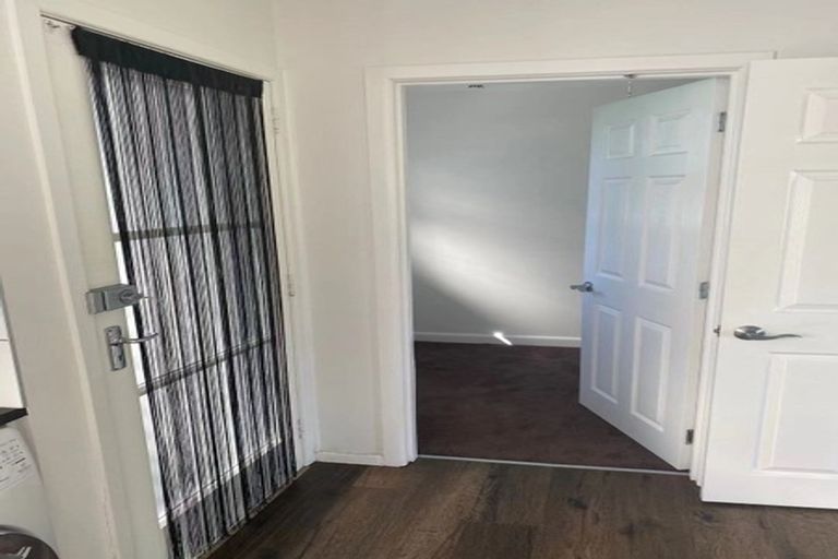 Photo of property in 27 Clinton Avenue, Te Atatu Peninsula, Auckland, 0610