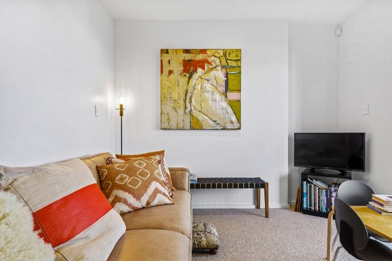 Photo of property in 37a Parr Terrace, Castor Bay, Auckland, 0620