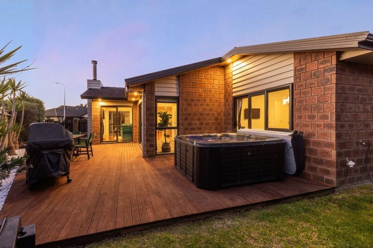 Photo of property in 12 Hulme Way, Raumati Beach, Paraparaumu, 5032